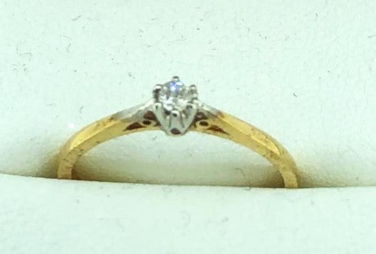 9 ct Yellow Gold Solitaire ring with 0.07ct Diamond