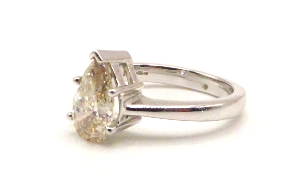 18ct White Gold Pear Cut Diamond Ring