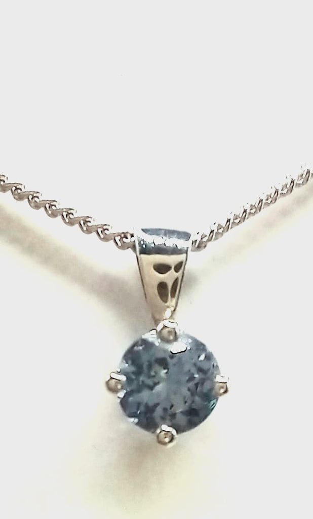 9 ct White Gold Tanzanite pendant