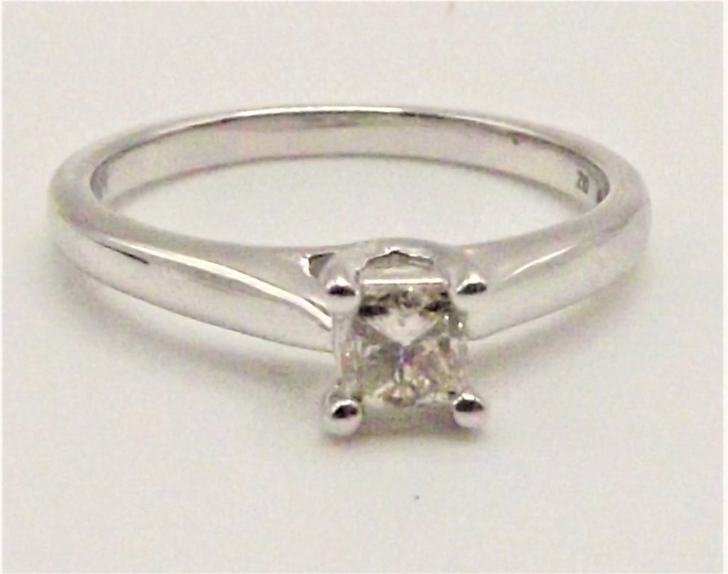 9 ct White Gold solitaire ring with 0.37 ct diamond