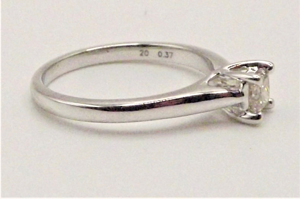 9 ct White Gold solitaire ring with 0.37 ct diamond