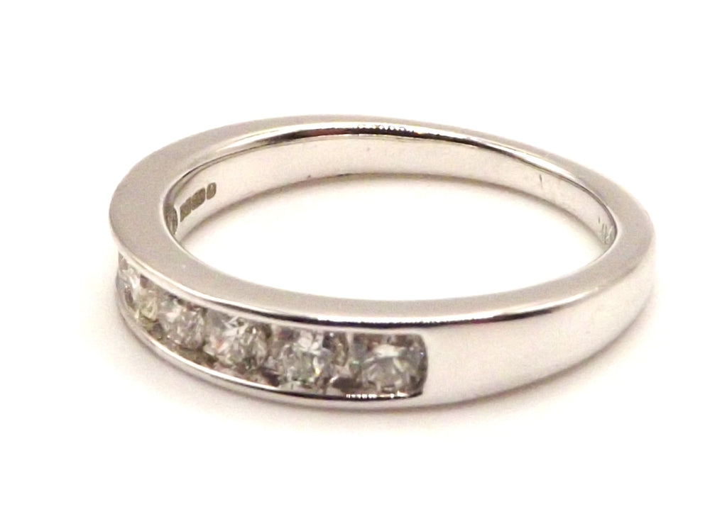 18 ct White Gold ring with 0.50 ct diamonds