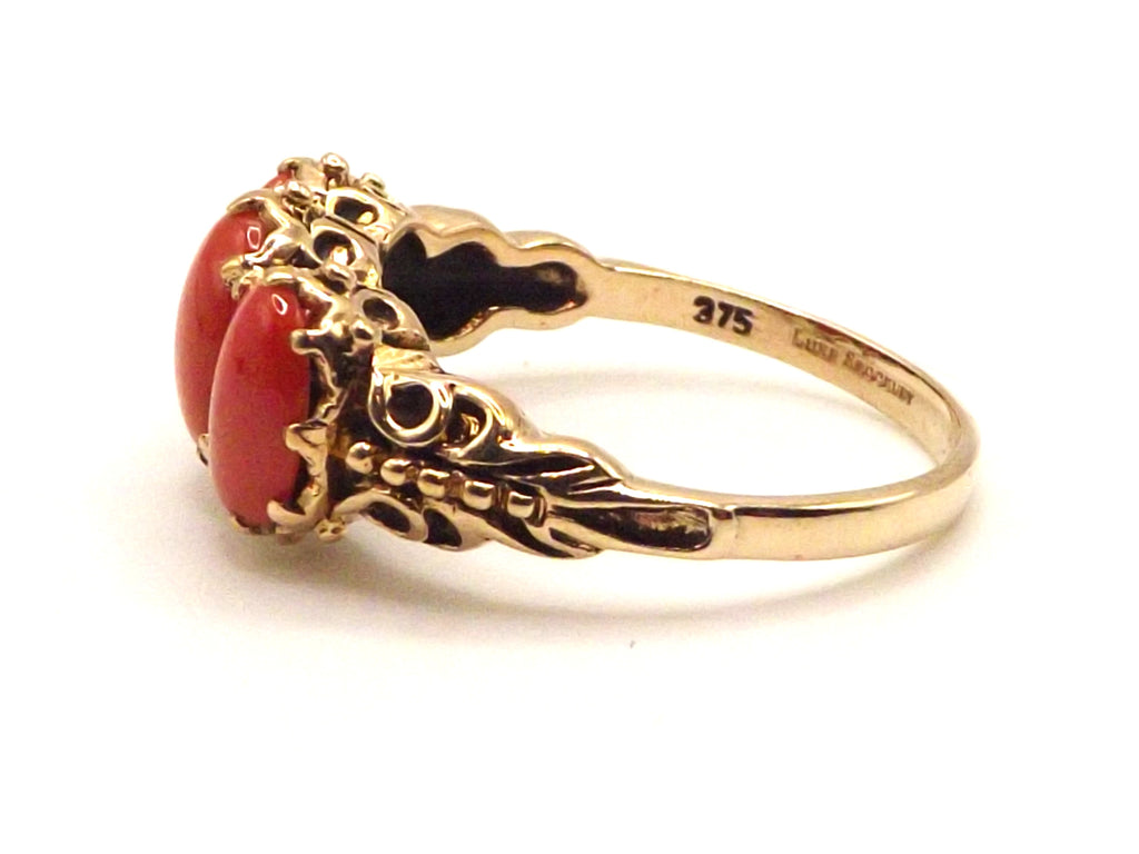 9 ct Yellow Gold trilogy coral ring