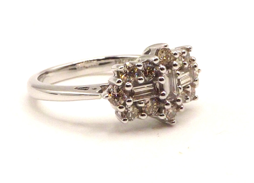 9 ct White Gold ring with 1.0 ct diamonds ring