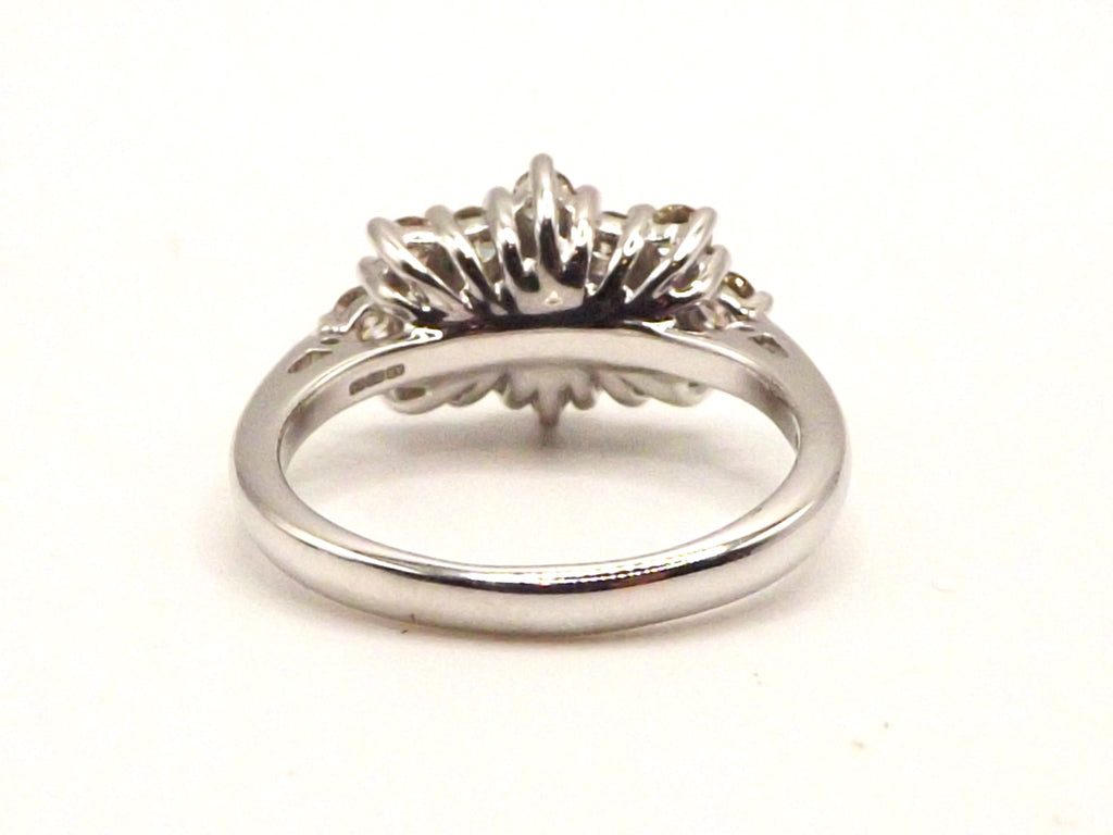 9 ct White Gold ring with 1.0 ct diamonds ring