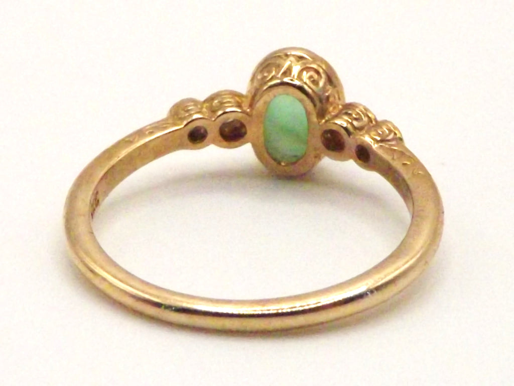 9 ct Yellow Gold ring with Jade and Diamonds