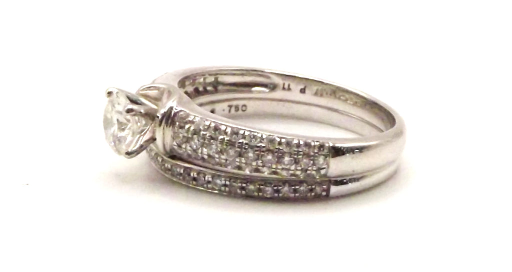 18 ct White Gold comprising of 2 rings with 0.86 ct of diamonds