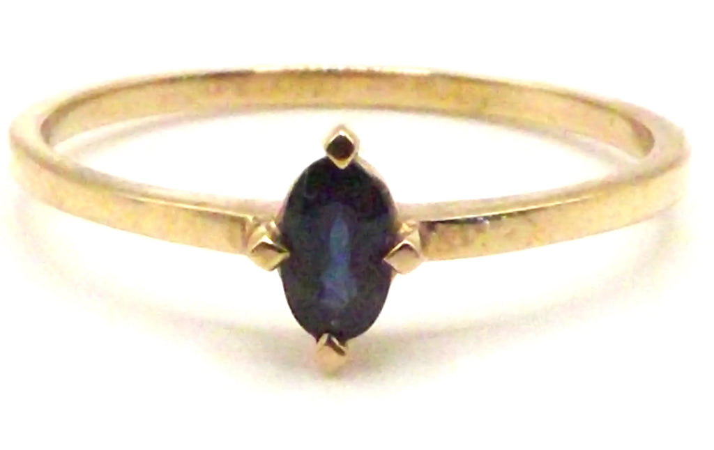 9 ct Yellow Gold ring with Sapphire