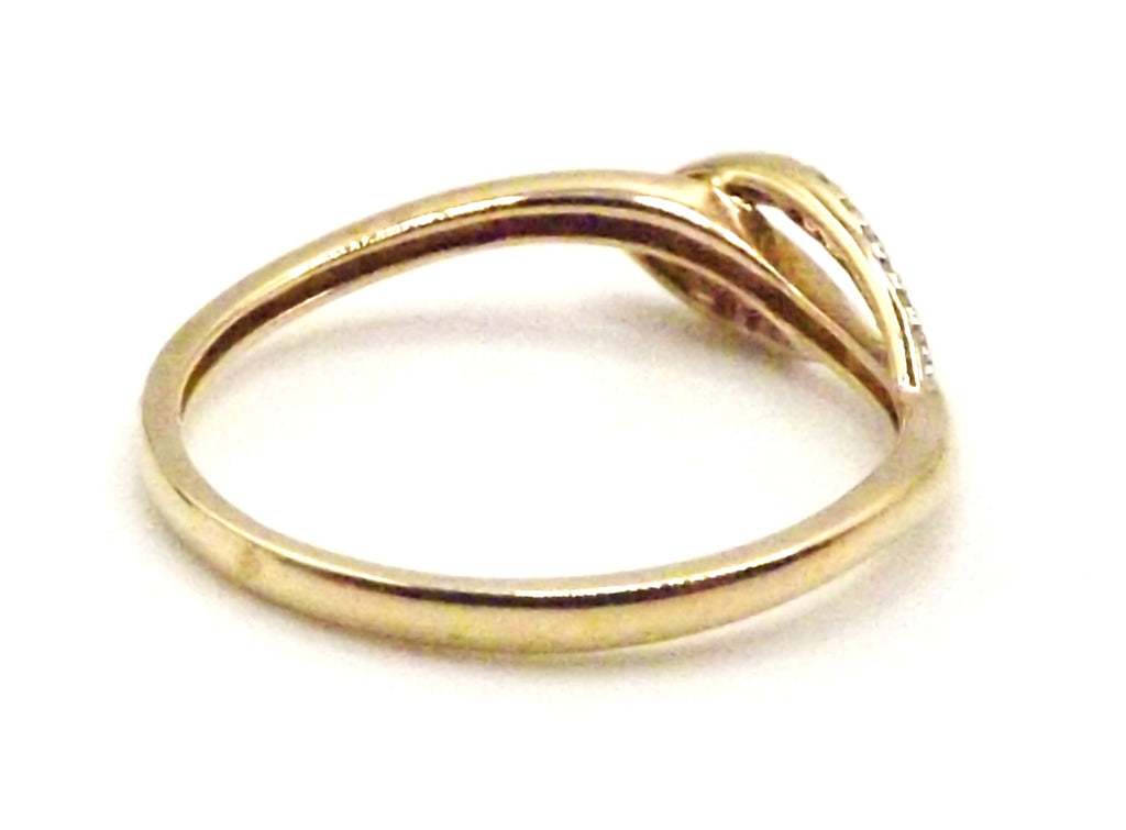 9 ct Yellow Gold ring with leaf design and diamonds