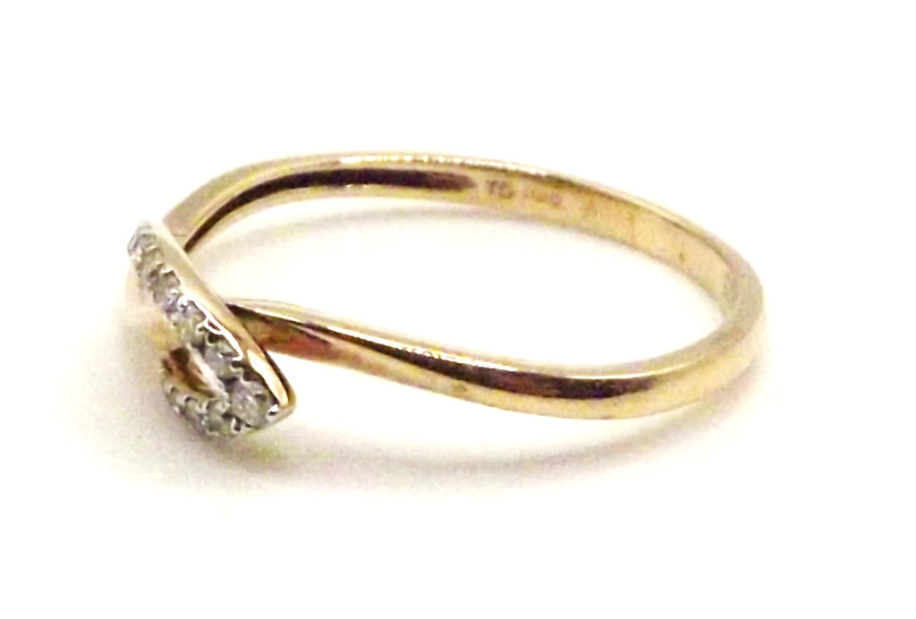 9 ct Yellow Gold ring with leaf design and diamonds