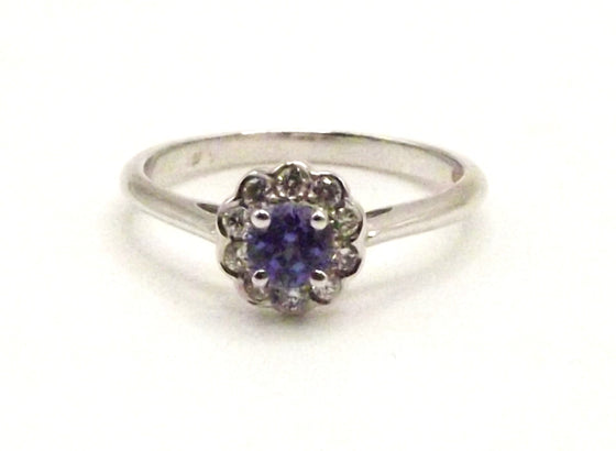 18 ct White Gold ring with tanzanite and diamond cluster