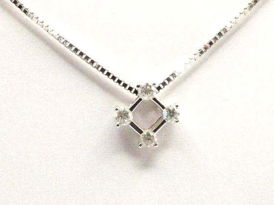 18ct White Gold Set with a Round Brilliant Aquamarine & Diamonds